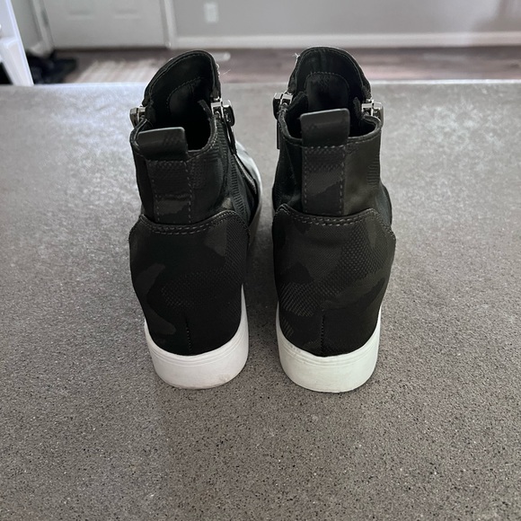 Shoes - Picture 3 of 3